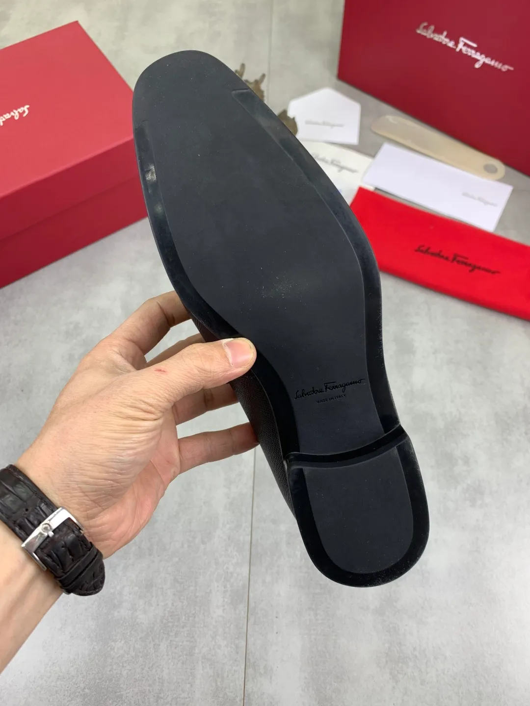 Men's men's shoes 💰P600💰[New model] High quality water-dyed cowhide 🆘[Salvatore Ferragamo] Ferragamo's latest casual business leather shoes for men! Listed simultaneously! The fabric is made of specially imported original calfskin, and the interior is made of imported water-dyed cowhide. It is absolutely luxurious and leads the fashion trend. High-end rubber outsole, size: 38-44 (45 and 46 can be customized) 5️⃣ colors available